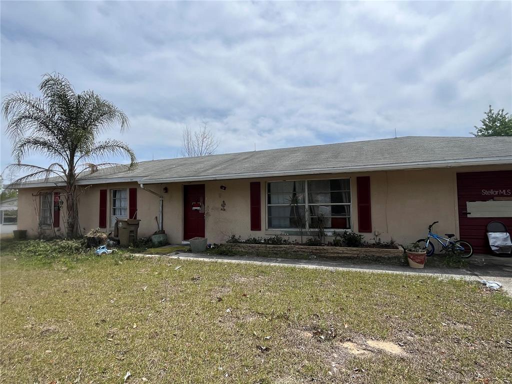 11345 Circle Way Leesburg, FL 34788 - Photo 1 of 1 a front view of a house with a yard