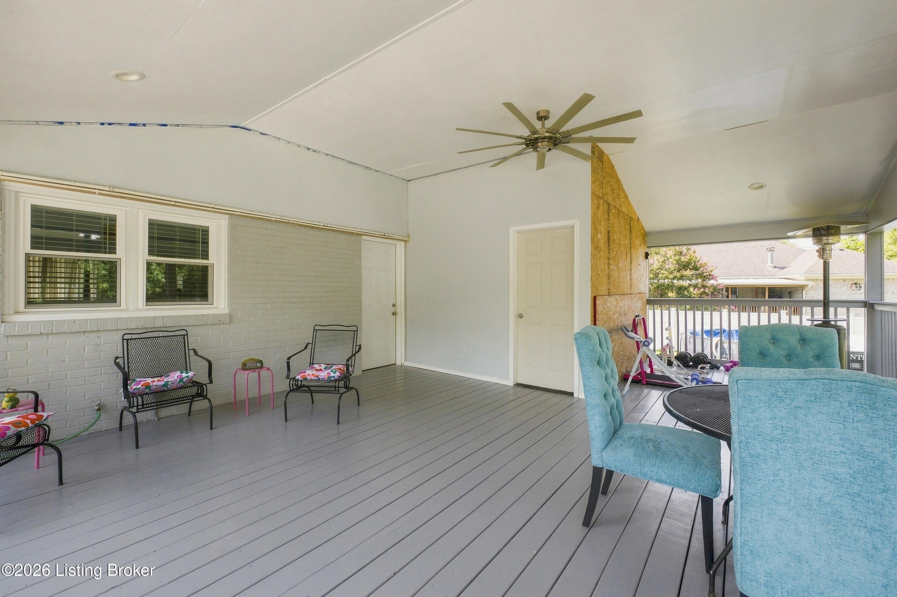5509 Mary Layne Road Louisville, KY 40219 - Photo 24 of 28 24_5509mary_louisvillerealestatemedia_11