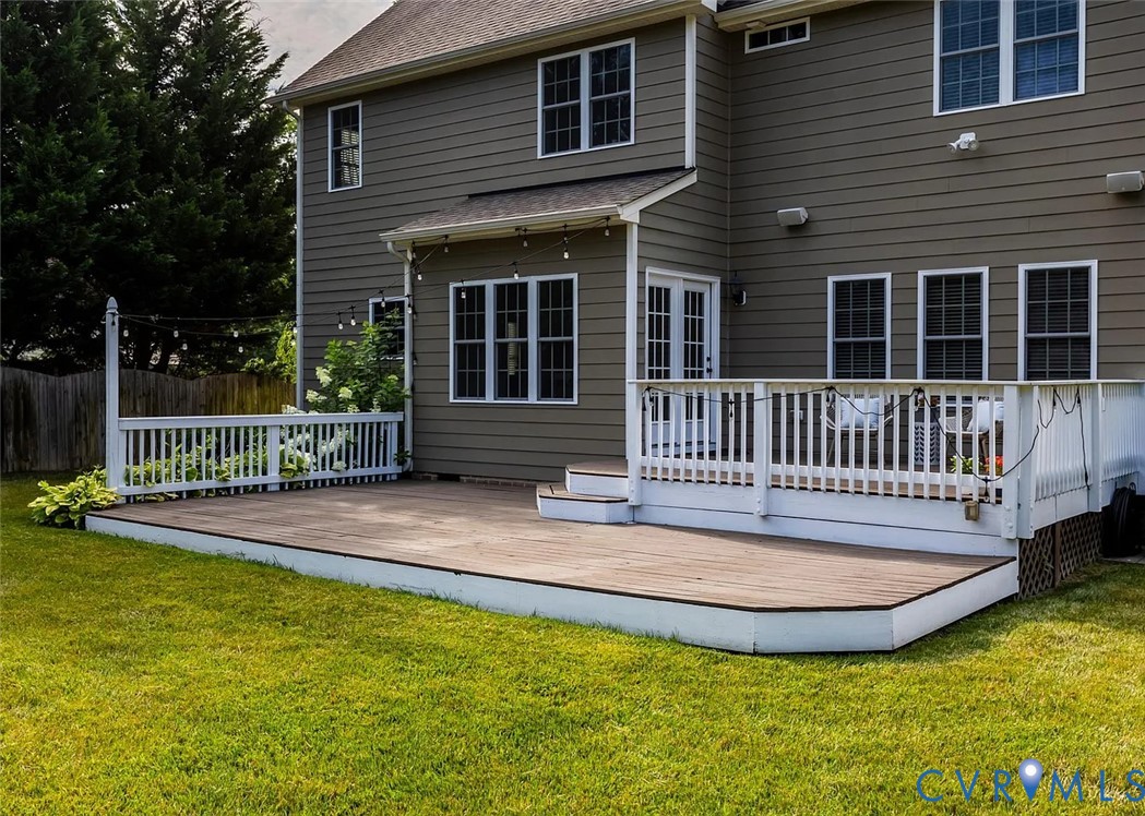 11902 Sunrise Road Henrico, VA 23233 - Photo 8 of 30 Multi-level deck with white railings and composite