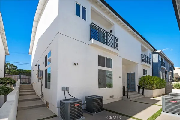$3,650 | 7125 South La Cienega Boulevard, Los Angeles, CA 90045
