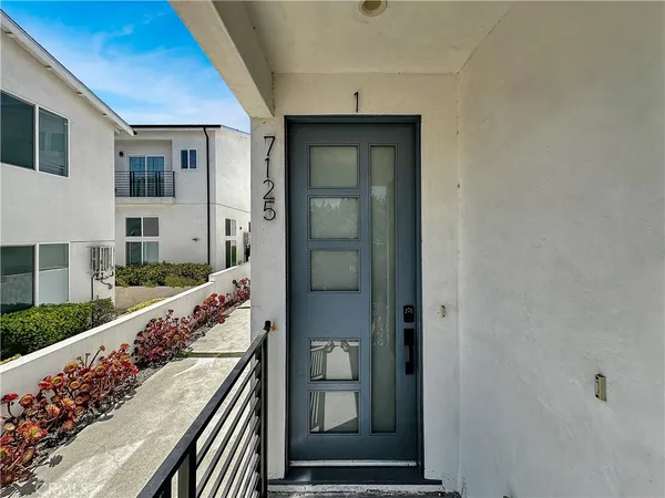 $3,650 | 7125 South La Cienega Boulevard, Los Angeles, CA 90045