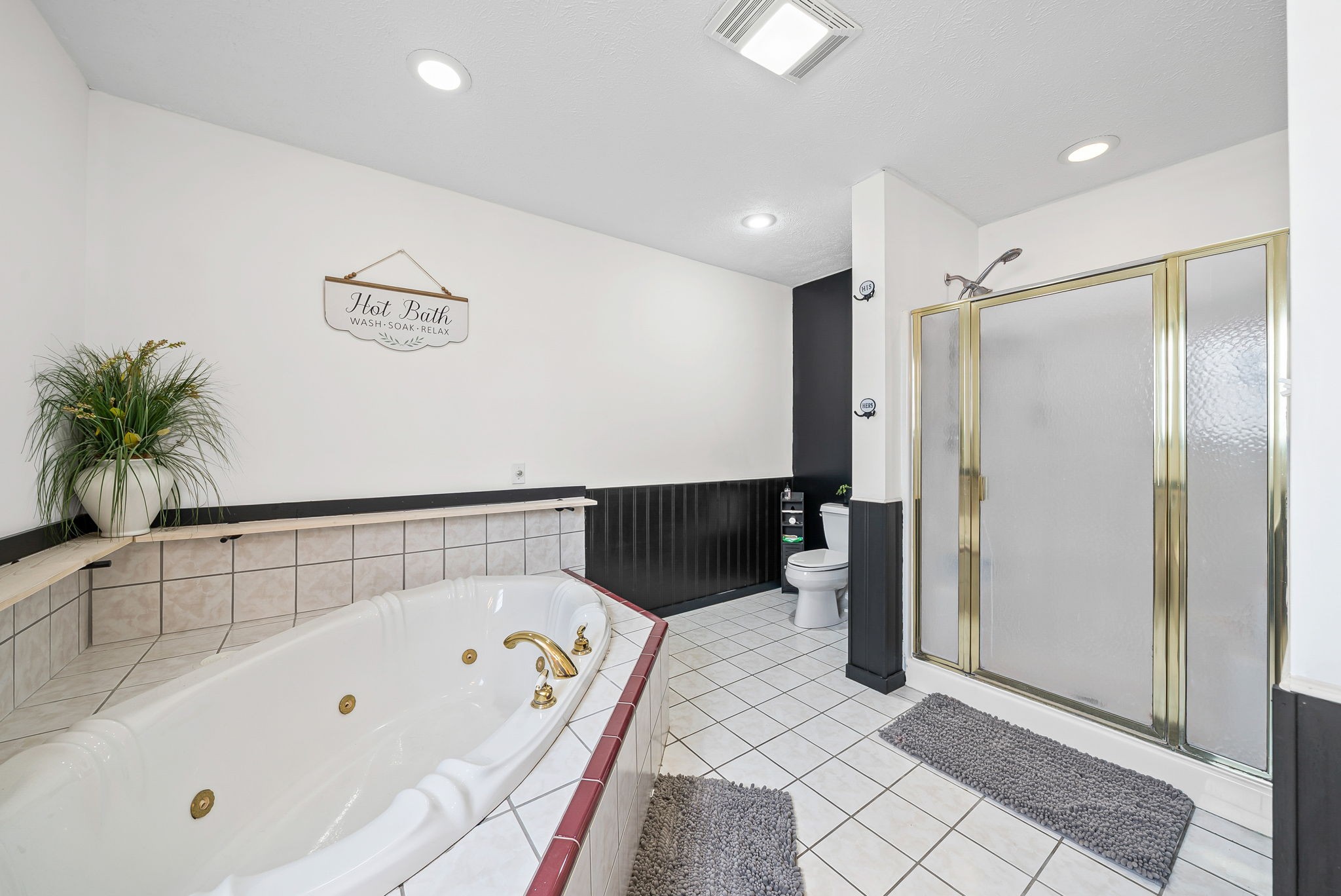 126 Flowers Road Crofton, KY 42217 - Photo 16 of 34 a bathroom with a bathtub and a shower