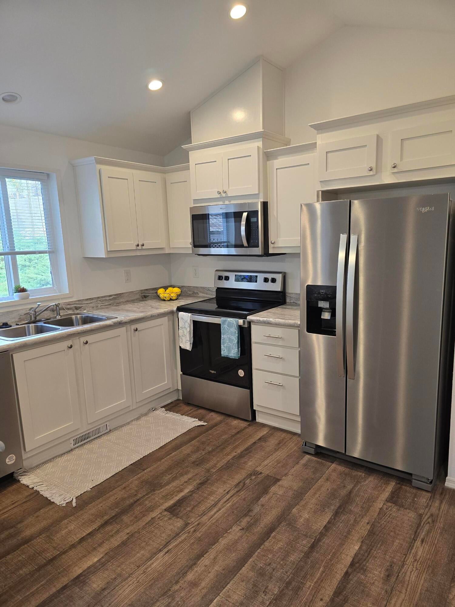 61000 Brosterhous Road, Unit 550 Bend, OR 97702 - Photo 9 of 26 Kitchen2