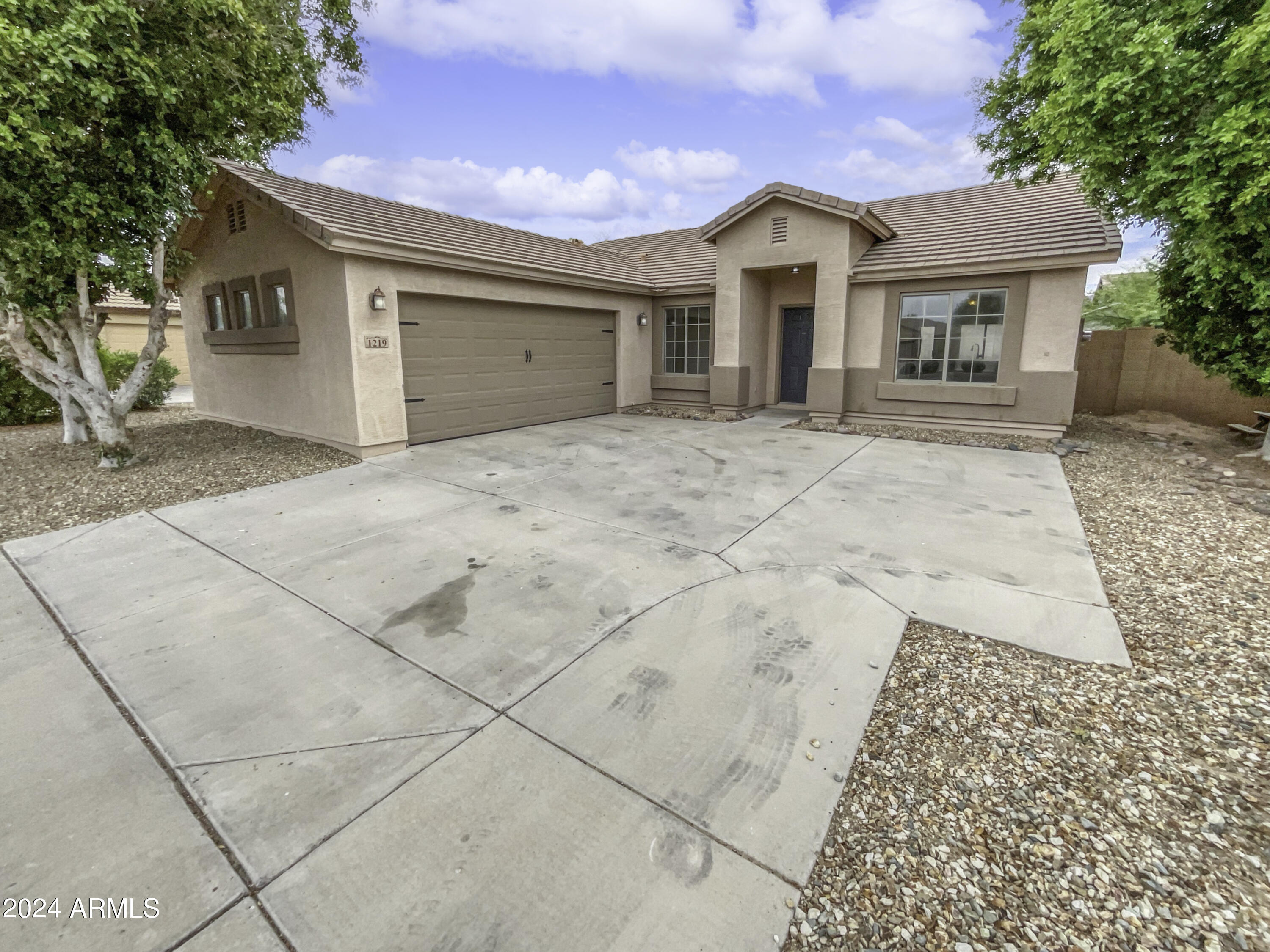 1219 West Maldonado Road Phoenix, AZ 85041 - Photo 1 of 28 listing_0