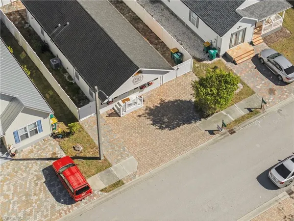 $2,300 | 286 Leawood Circle, Naples, FL 34104