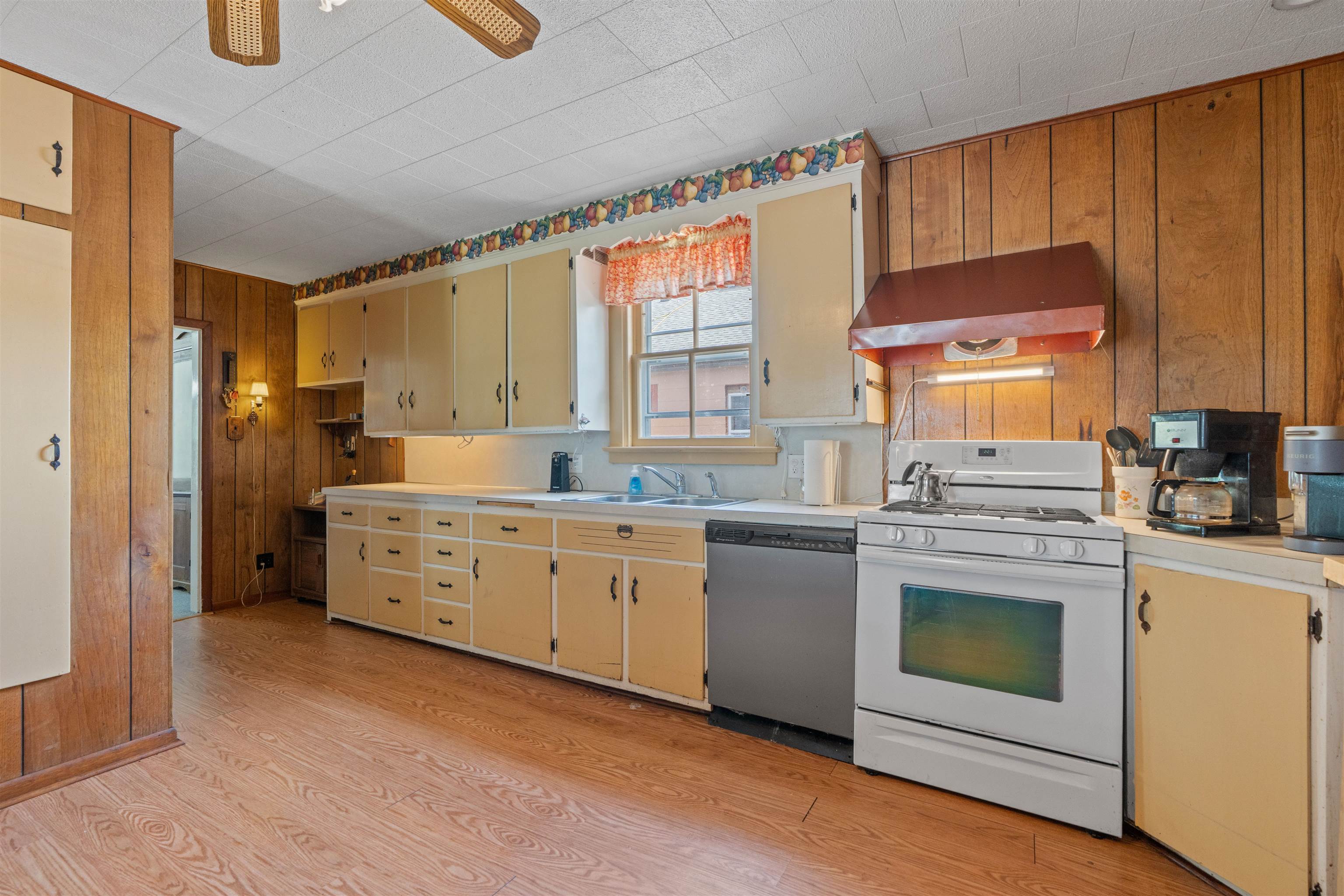 27 9th Street Clintonville, WI 54929 - Photo 14 of 50