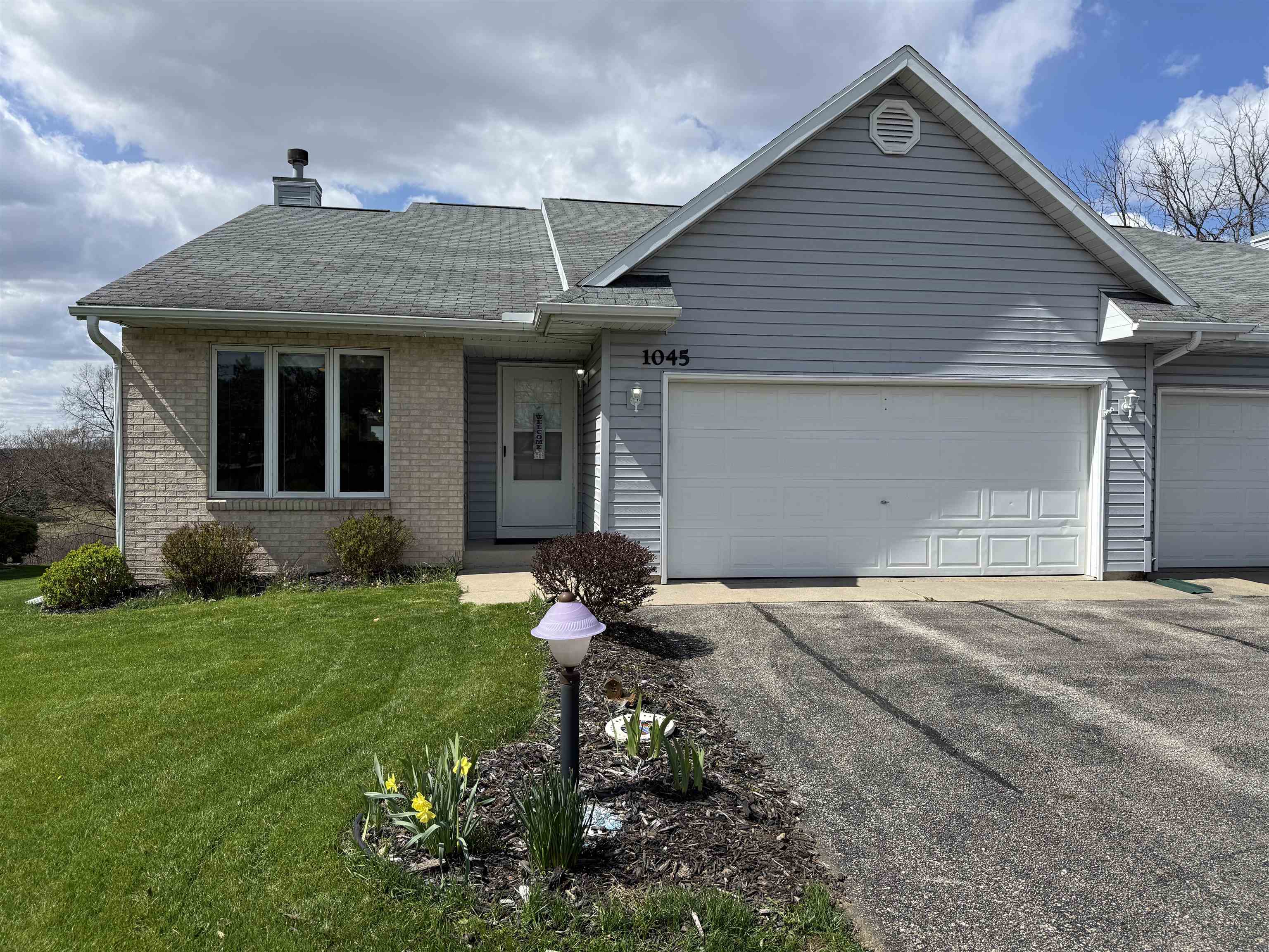 1045 Saddle Ridge Portage, WI 53901 - Photo 2 of 38