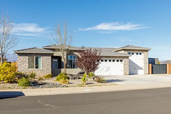 $686,000 | 3712 West 2700th Street South, Hurricane, UT 84737