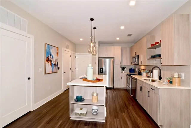 $2,275 | 465 Memorial Drive Southeast, Unit 536, Atlanta, GA 30312