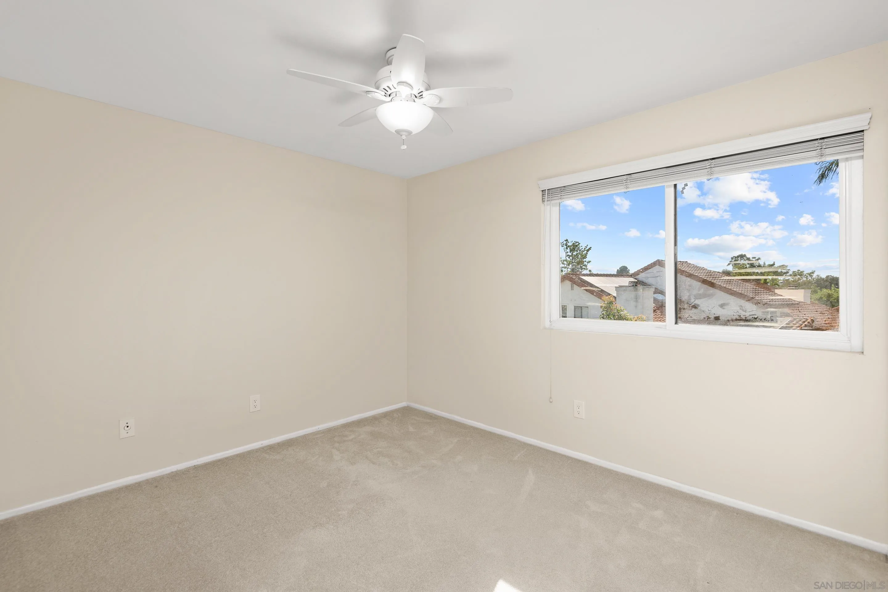 2002 Leafwood Place Encinitas, CA 92024 - Photo 27 of 64 an empty room with a window