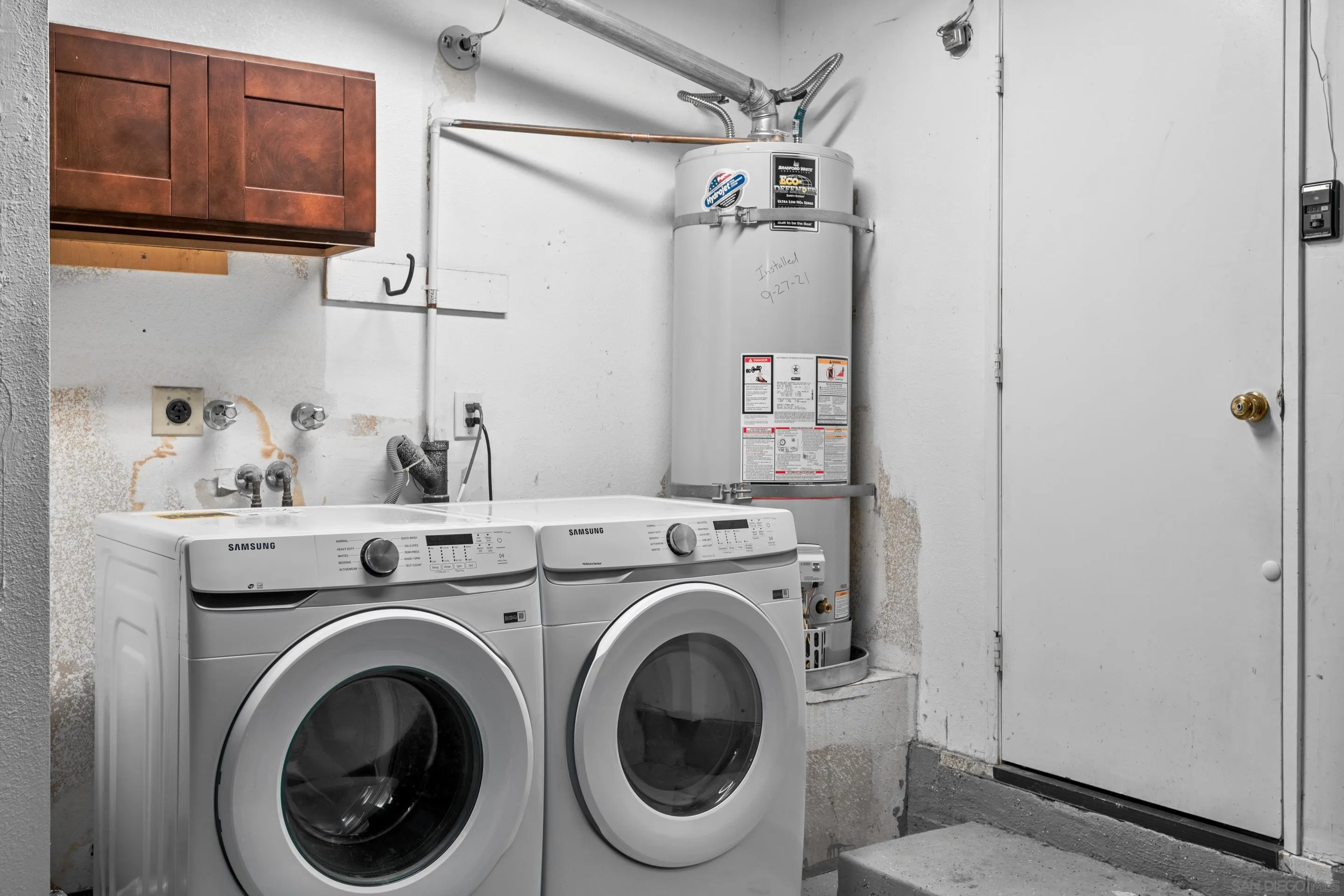 2002 Leafwood Place Encinitas, CA 92024 - Photo 30 of 64 a utility room with dryer and washer