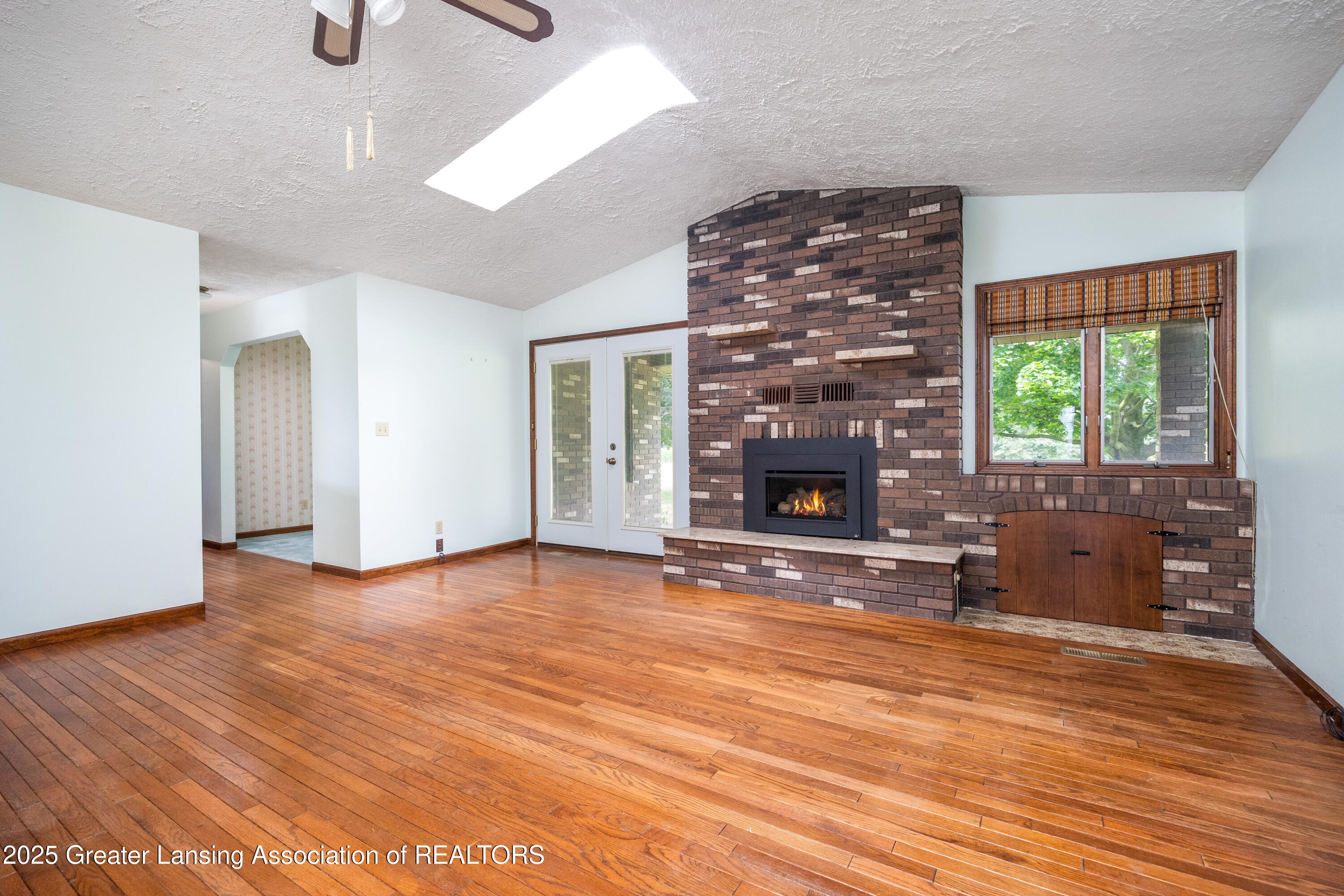 13749 Tallman Road Grand Ledge, MI 48837 - Photo 21 of 38 Living Room