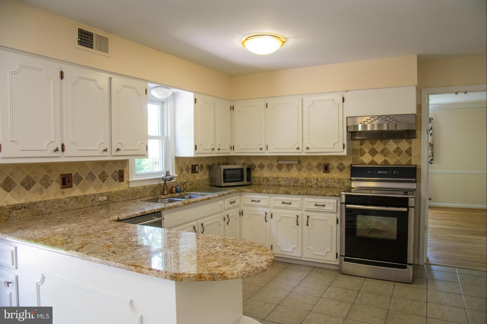 10016 Coach Road Vienna, VA 22181 - Photo 7 of 16 Kitchen