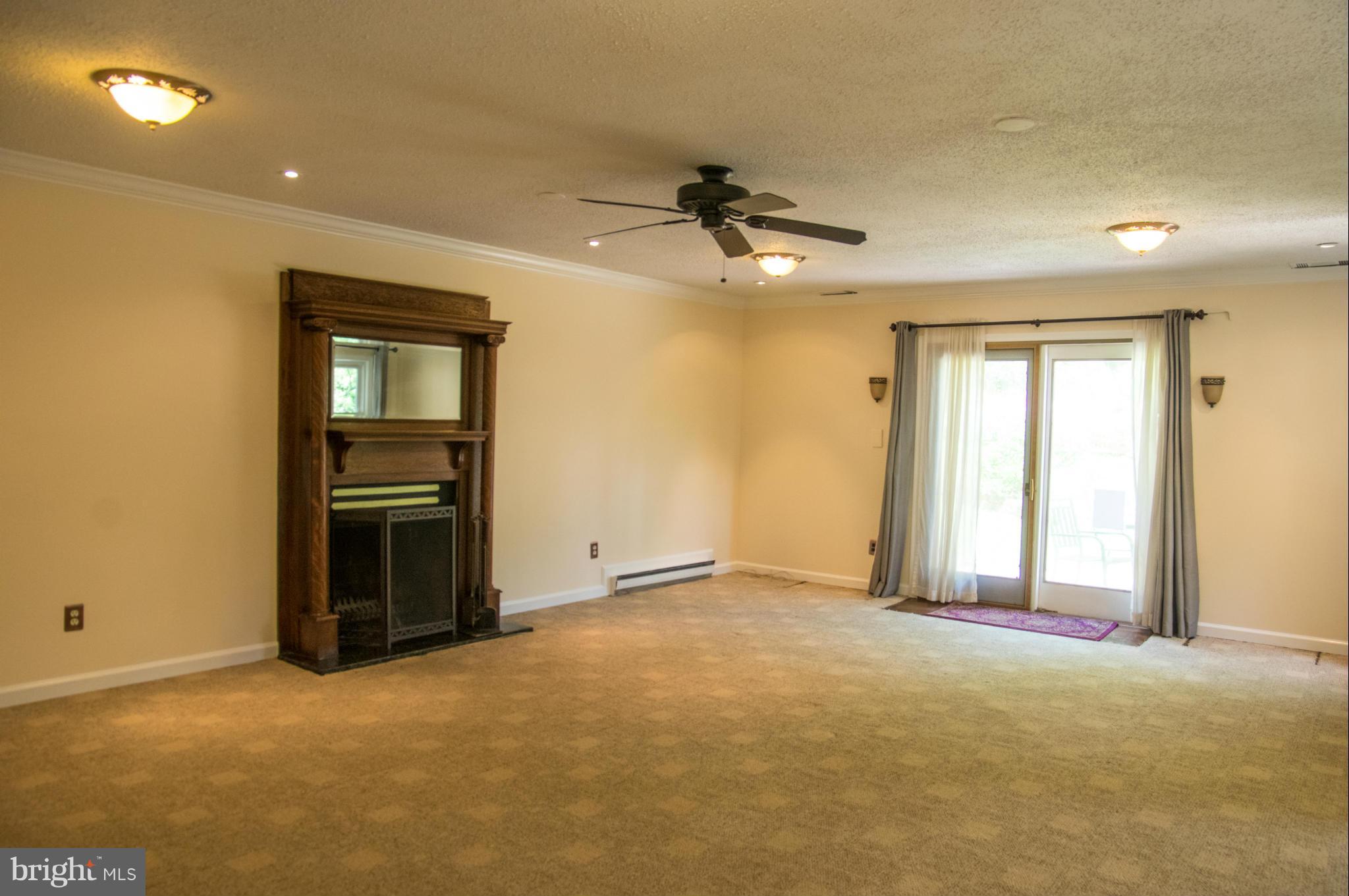 10016 Coach Road Vienna, VA 22181 - Photo 8 of 16 Family Room