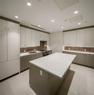 $966,400 | 1701 Hermann Drive, Unit 21F, Houston, TX 77004