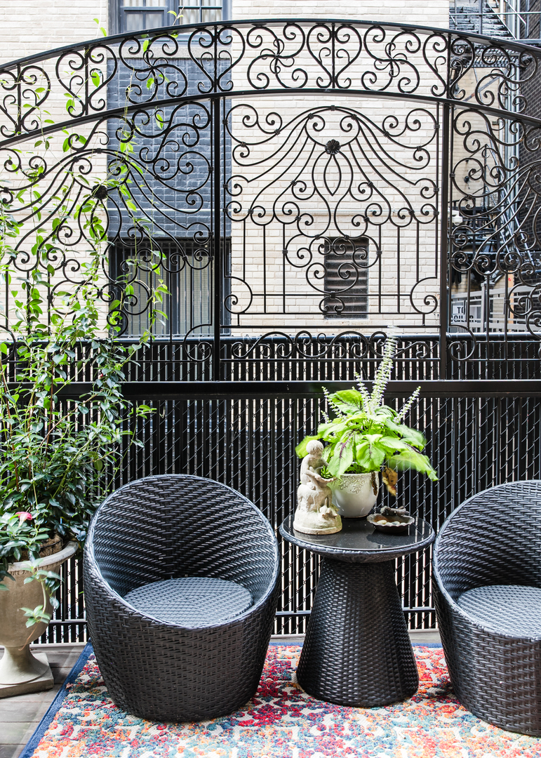 1304 North Ritchie Court Chicago, IL 60610 - Photo 22 of 39 a view of balcony with couch