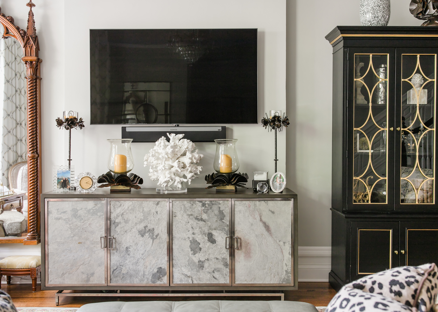1304 North Ritchie Court Chicago, IL 60610 - Photo 7 of 39 a living room with furniture