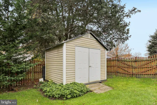 $825,000 | 207 Churchill Downs Court, Mount Laurel, NJ 08054