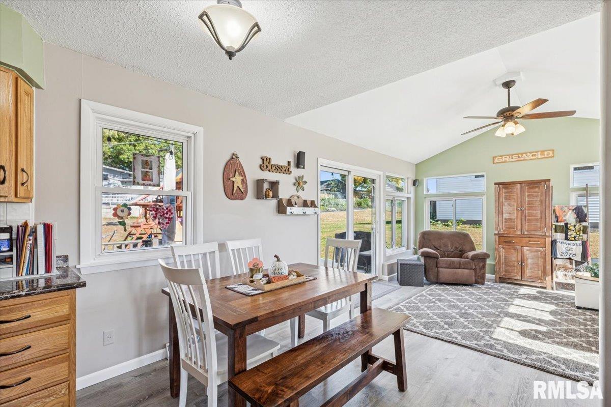 1146 6th Avenue North Clinton, IA 52732 - Photo 12 of 27 a living room with furniture