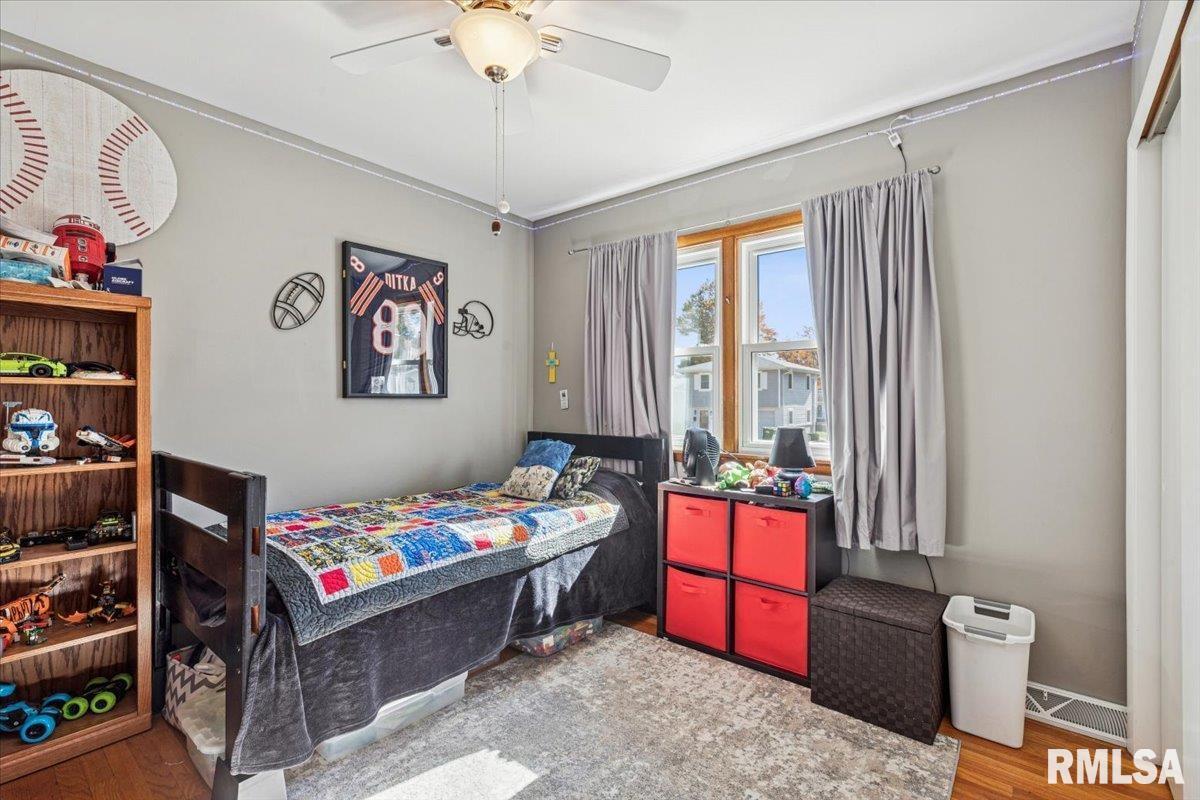 1146 6th Avenue North Clinton, IA 52732 - Photo 18 of 27 a bedroom with furniture and a window