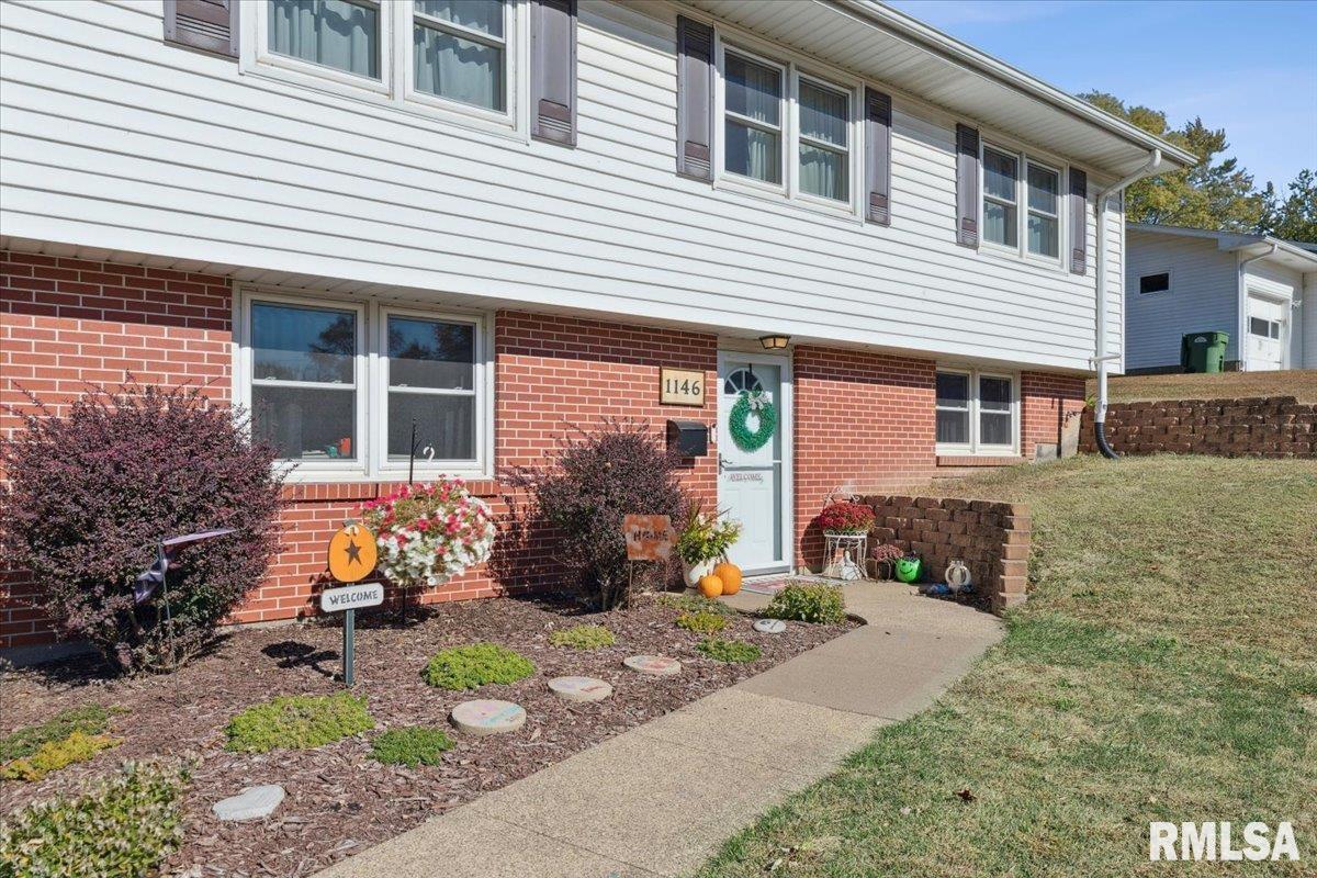 1146 6th Avenue North Clinton, IA 52732 - Photo 3 of 27 a front view of a house with patio
