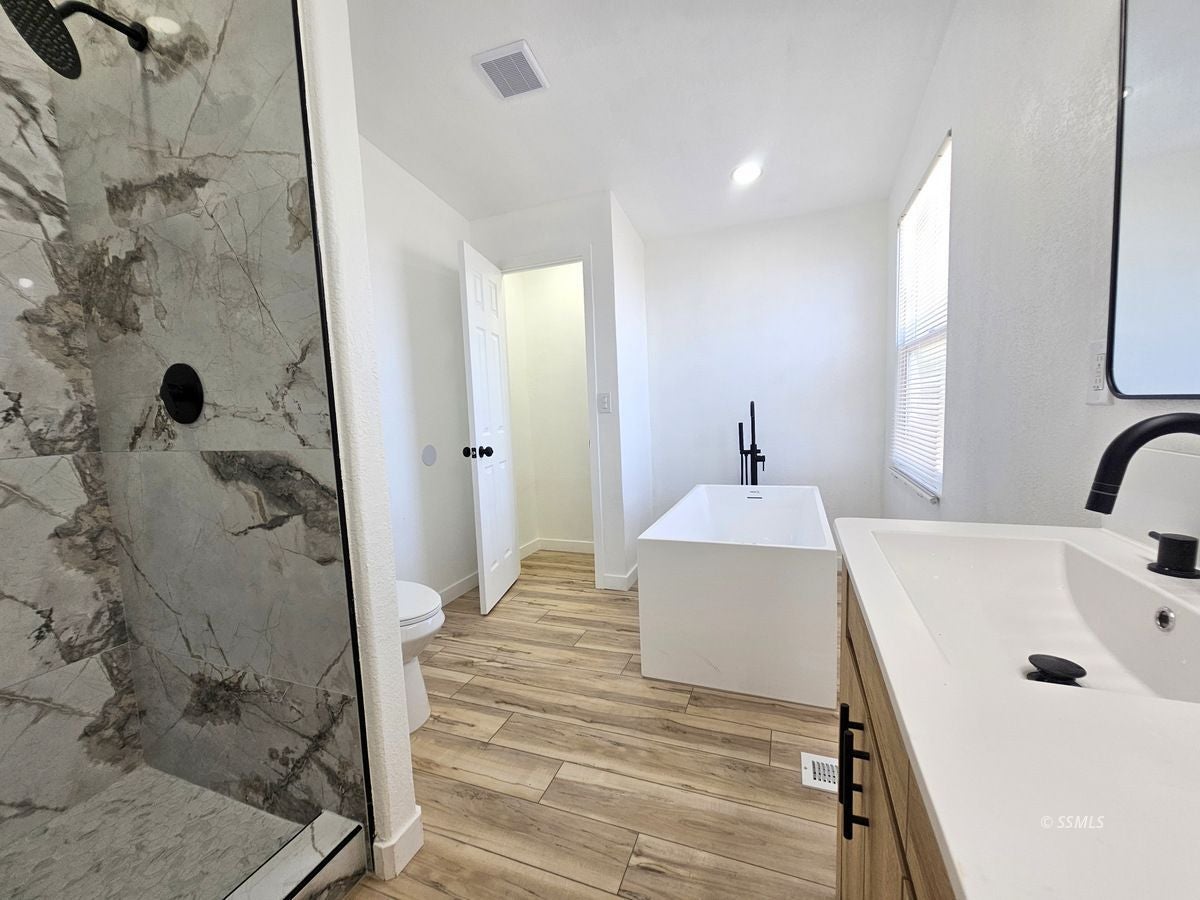 1040 Porter Street Ridgecrest, CA 93555 - Photo 18 of 37 Gallery Image 18