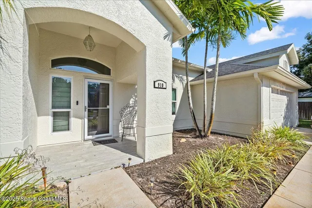 $369,900 | 910 Brookshire Circle, Malabar, FL 32950