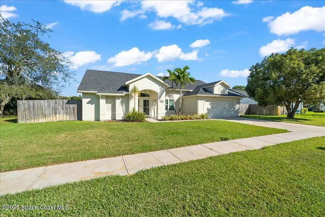 $369,900 | 910 Brookshire Circle, Malabar, FL 32950
