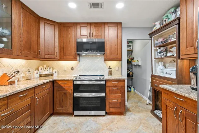 $369,900 | 910 Brookshire Circle, Malabar, FL 32950