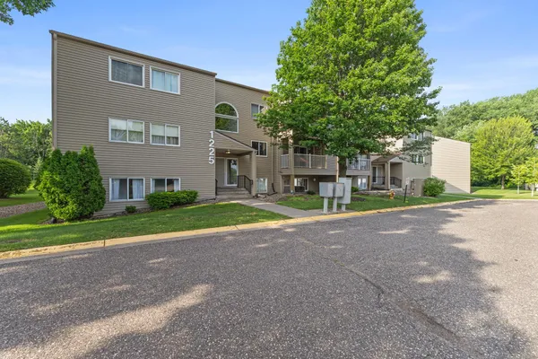 $125,000 | 1225 Ferndale Street North, Unit B9, Maplewood, MN 55119