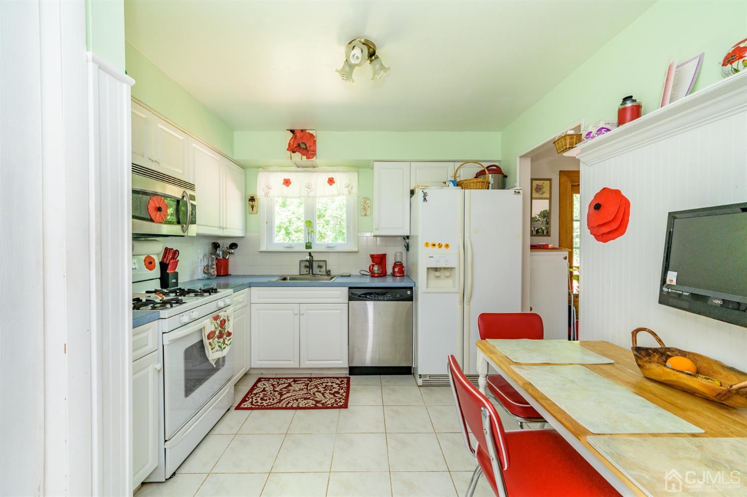 1437 Seneca Road North Brunswick, NJ 08902 - Photo 14 of 36 Gallery Image 14