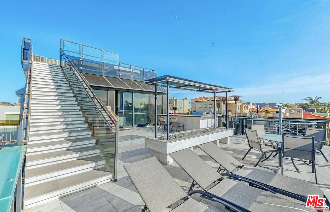 5115 Vía Donte Marina del Rey, CA 90292 - Photo 12 of 35