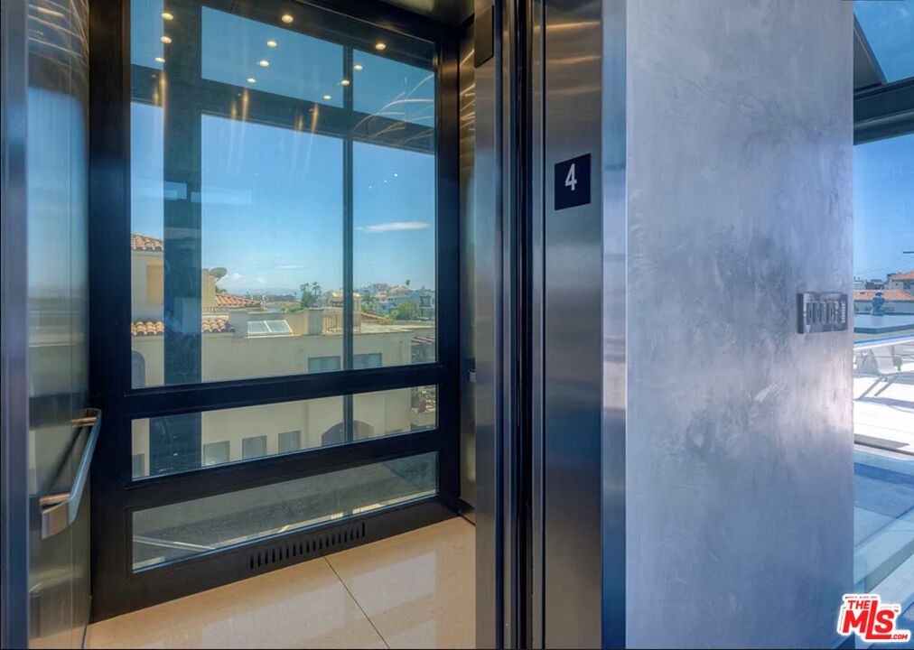 5115 Vía Donte Marina del Rey, CA 90292 - Photo 13 of 35