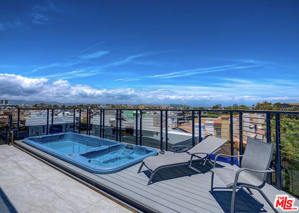 5115 Vía Donte Marina del Rey, CA 90292 - Photo 14 of 35