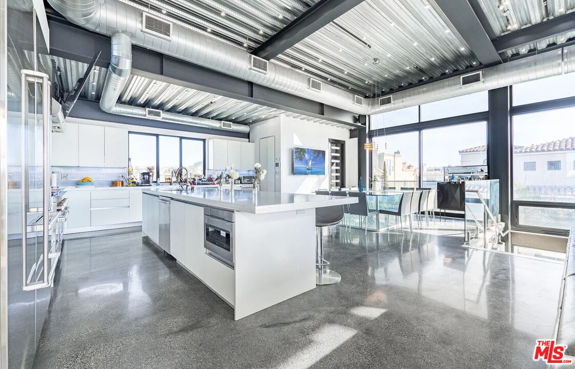 5115 Vía Donte Marina del Rey, CA 90292 - Photo 17 of 35