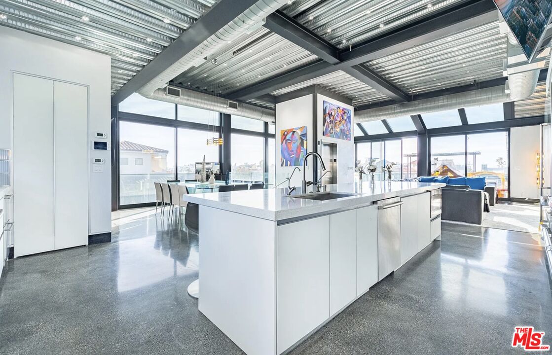 5115 Vía Donte Marina del Rey, CA 90292 - Photo 18 of 35