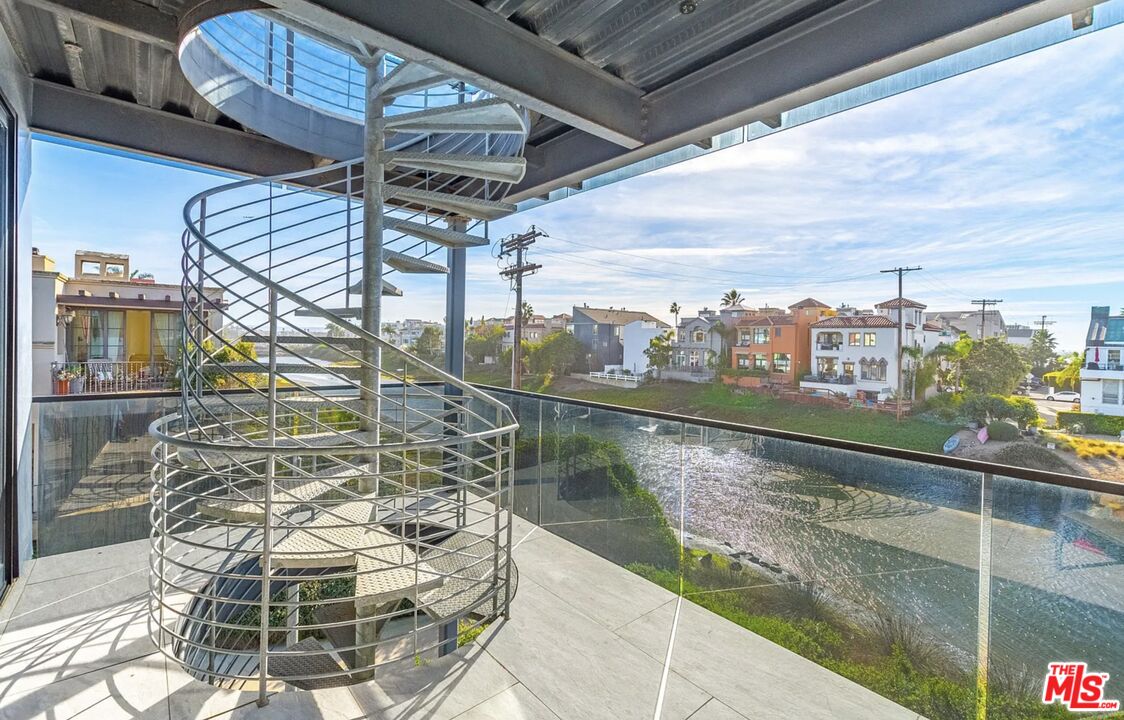 5115 Vía Donte Marina del Rey, CA 90292 - Photo 20 of 35