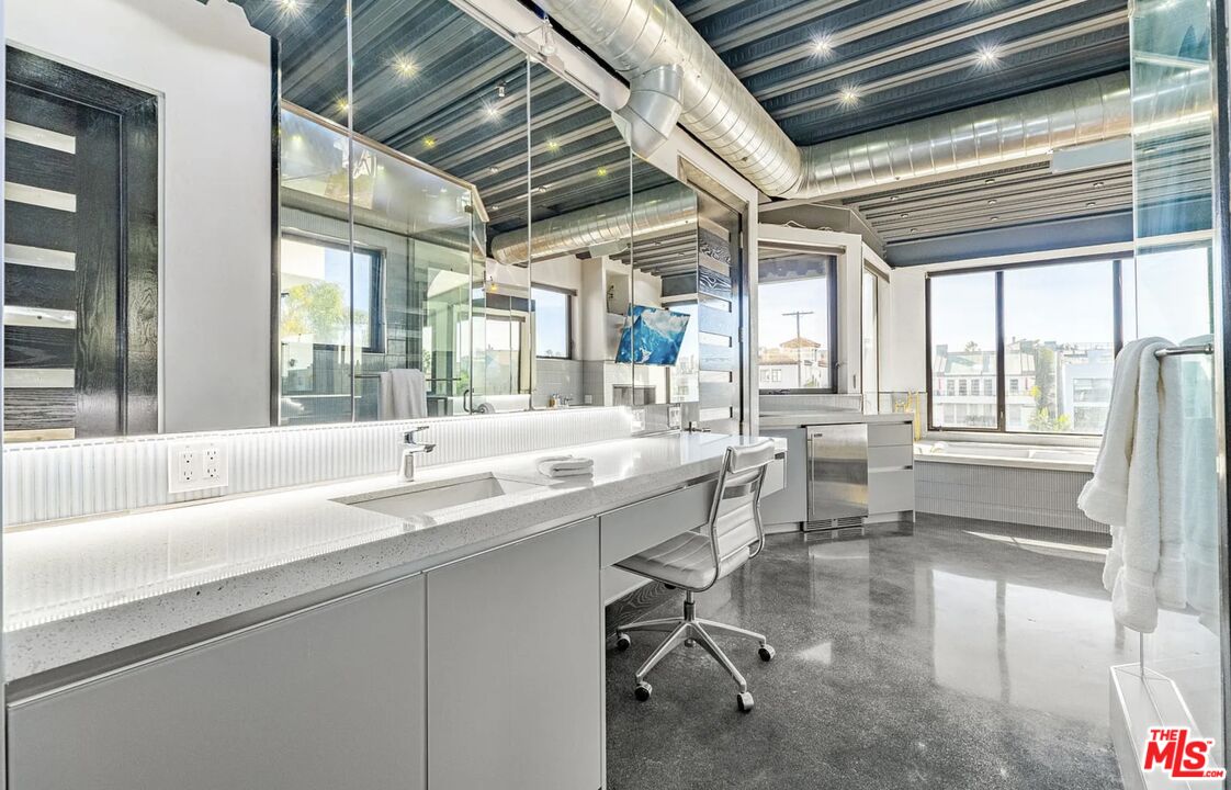 5115 Vía Donte Marina del Rey, CA 90292 - Photo 26 of 35