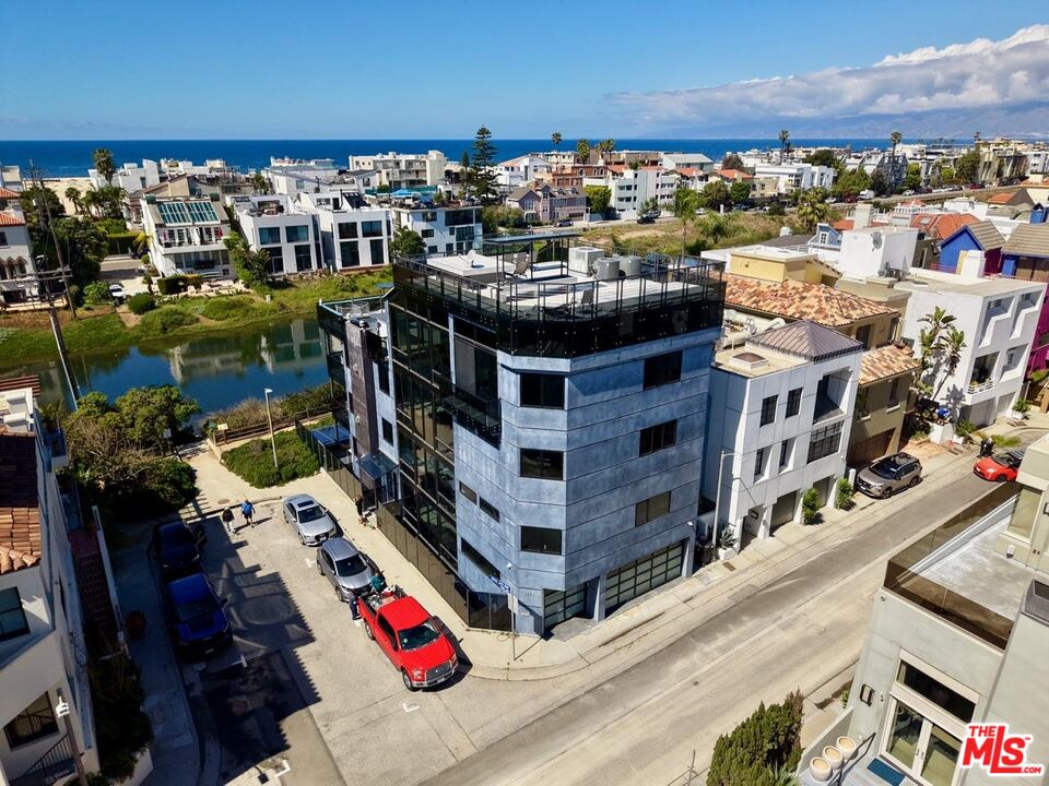 5115 Vía Donte Marina del Rey, CA 90292 - Photo 3 of 40