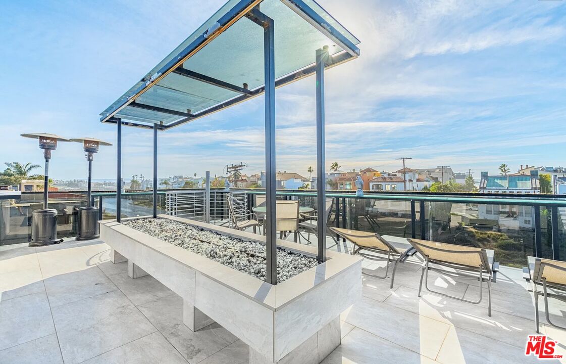 5115 Vía Donte Marina del Rey, CA 90292 - Photo 10 of 35