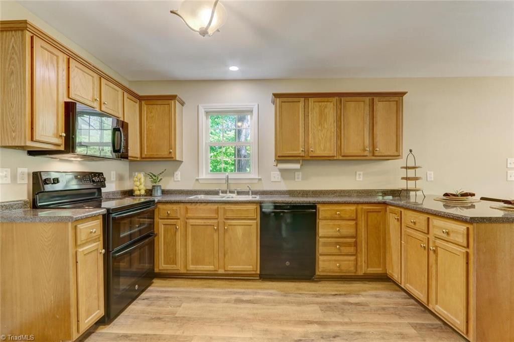 7502 Bartonshire Court Oak Ridge, NC 27310 - Photo 12 of 33 Gallery Image 12