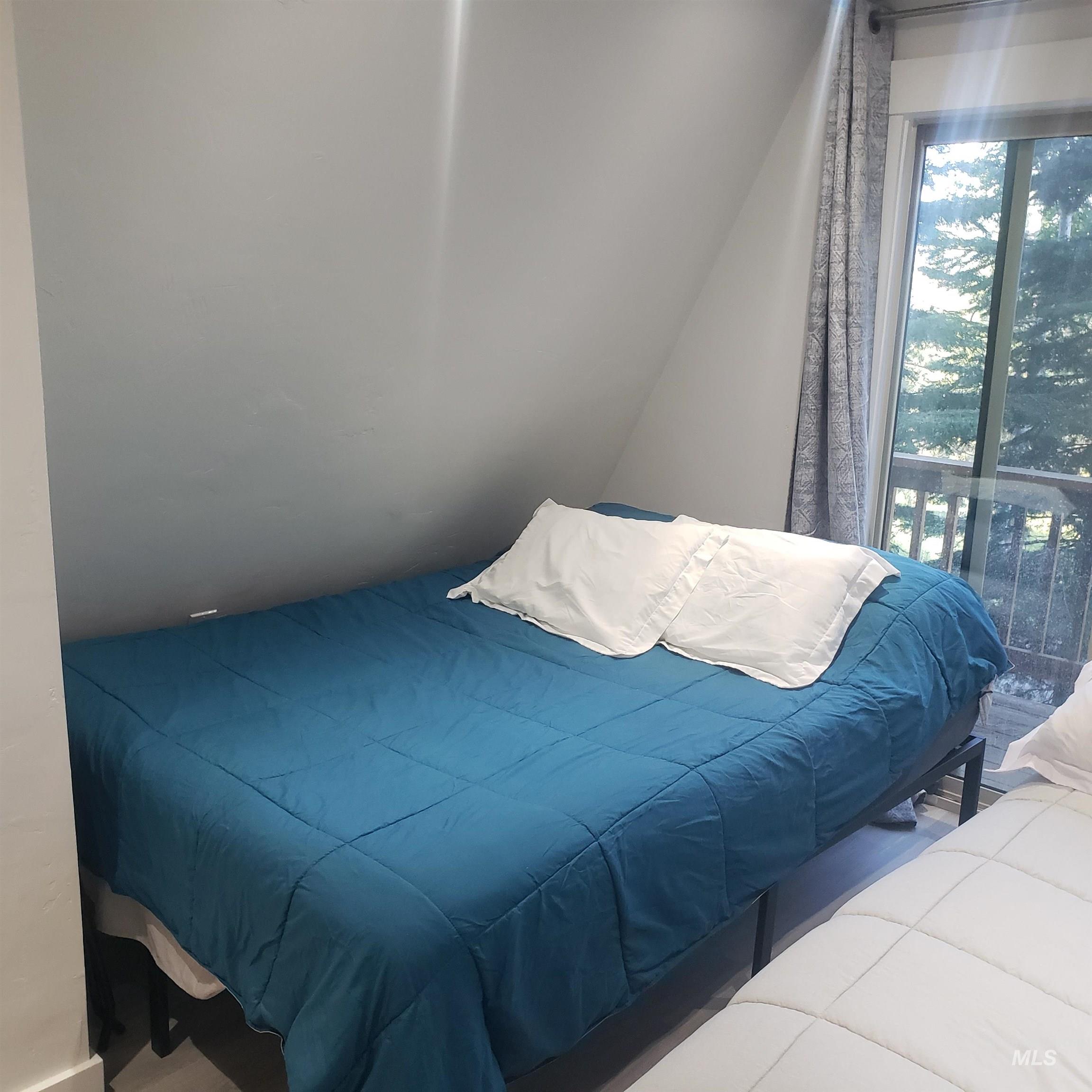 1098 Crescent Rim Drive McCall, ID 83638 - Photo 23 of 42 View of bedroom