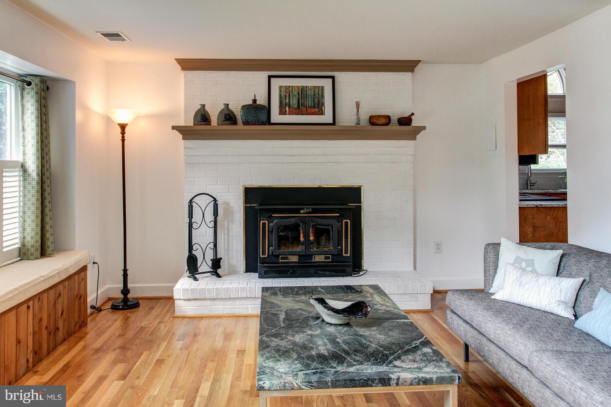 1602 St Margarets Road Annapolis, MD 21409 - Photo 11 of 30 Contemporary living room
