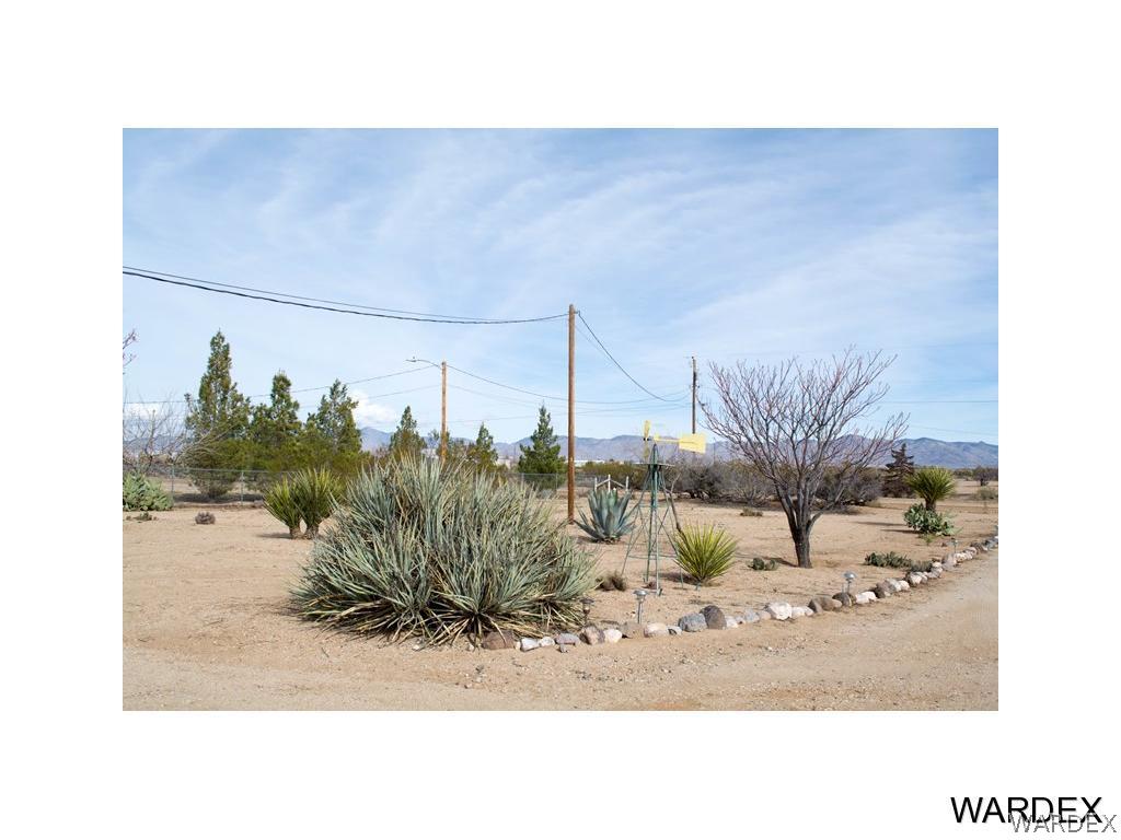 4117 Cove Road Golden Valley, AZ 86413 - Photo 29 of 32 a view of a backyard