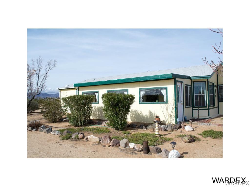 4117 Cove Road Golden Valley, AZ 86413 - Photo 5 of 32 a front view of a house with garden