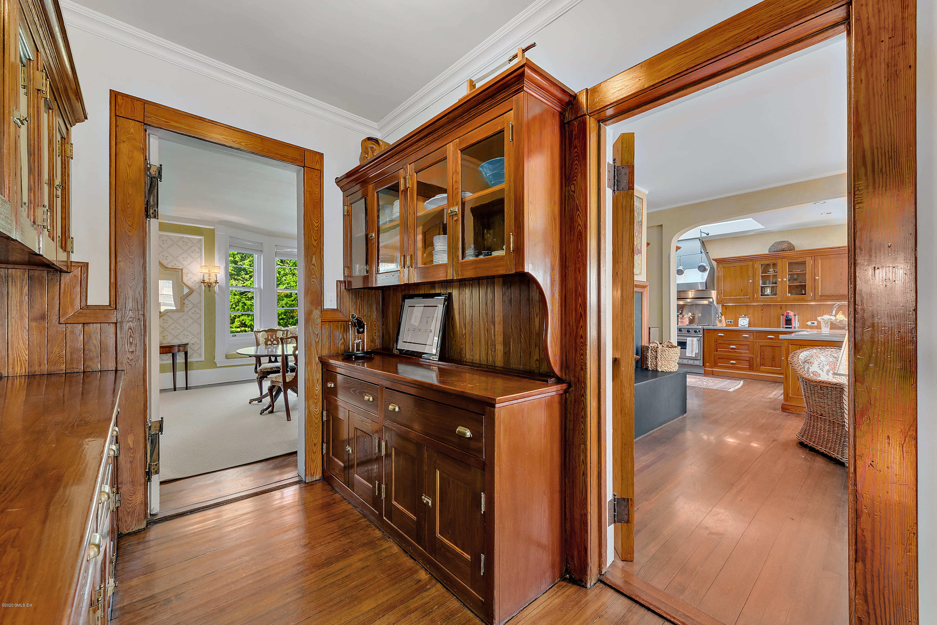 3 Fairfield Road Greenwich, CT 06830 - Photo 20 of 46 a view of living room and kitchen with furniture