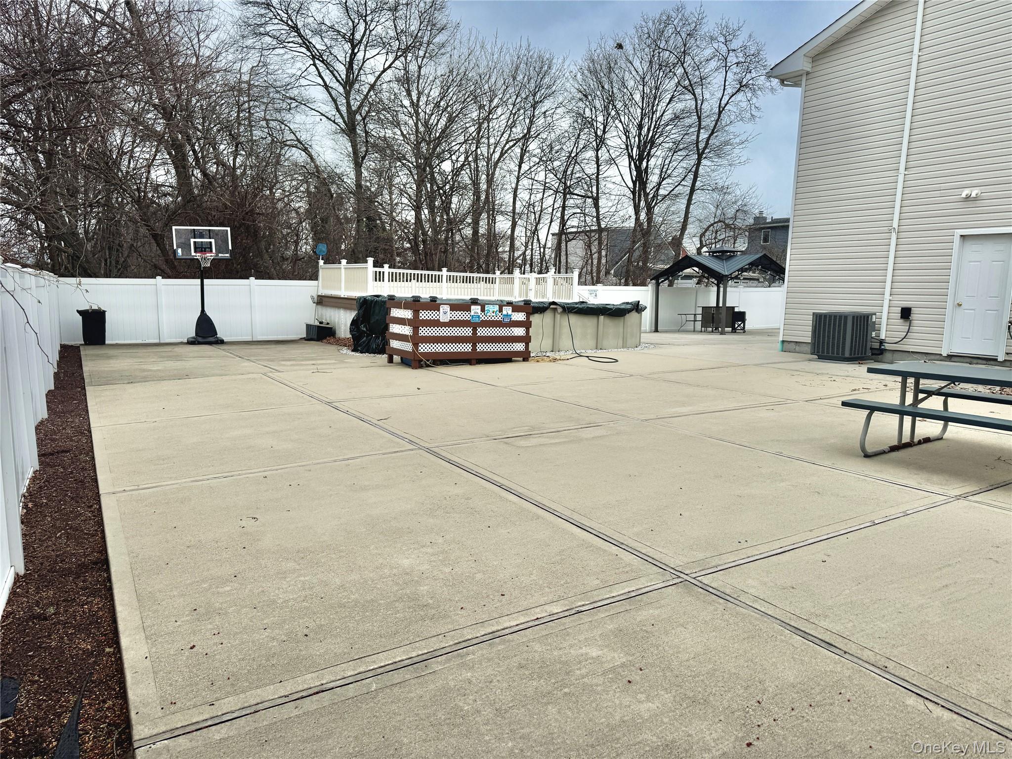 285 Daniel Street Lindenhurst, NY 11757 - Photo 3 of 15