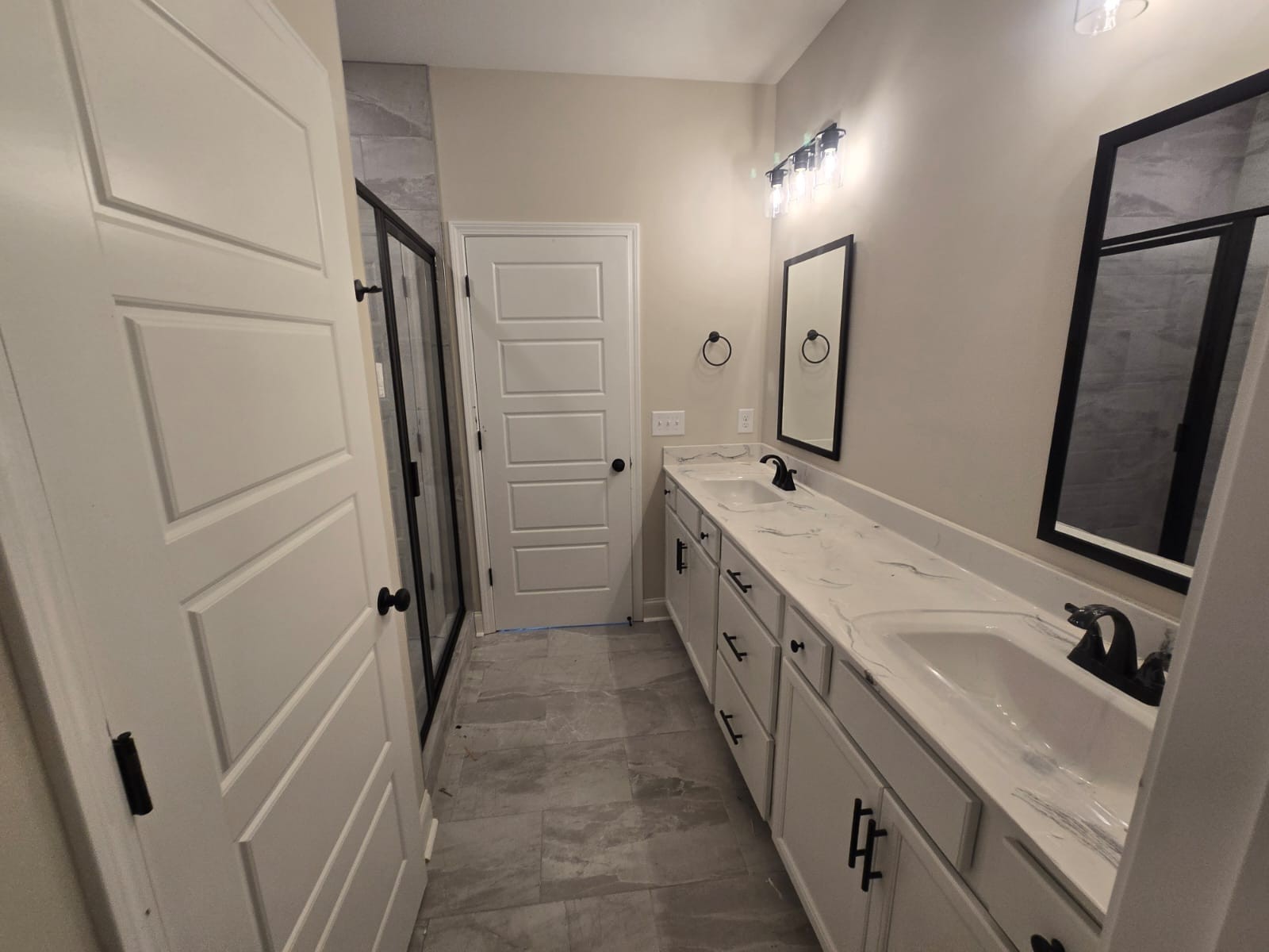 522 North Halifax Court Clarksville, TN 37040 - Photo 12 of 20 a bathroom with double vanity and mirror