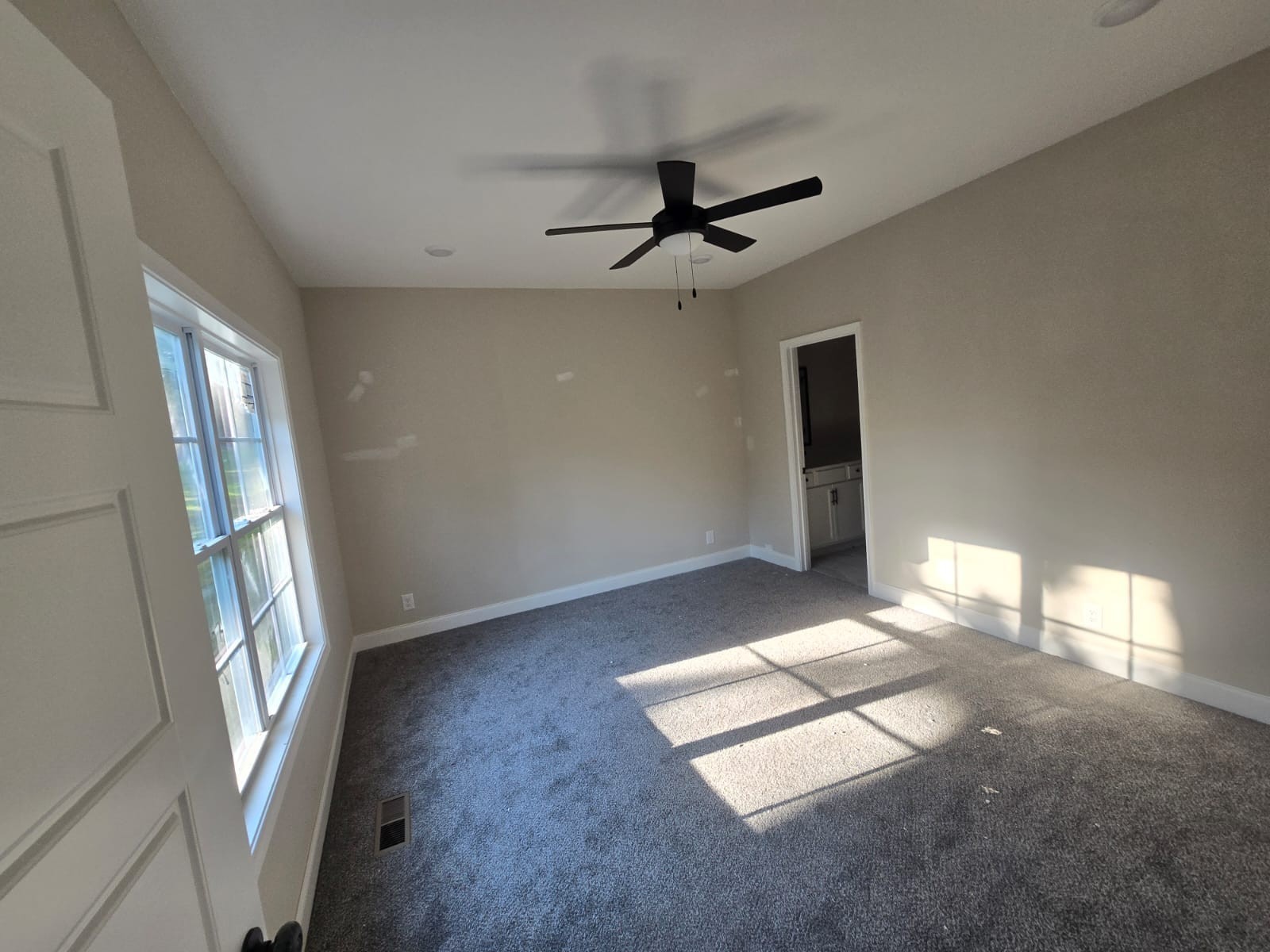 522 North Halifax Court Clarksville, TN 37040 - Photo 9 of 20 en empty room with windows and ceiling fan