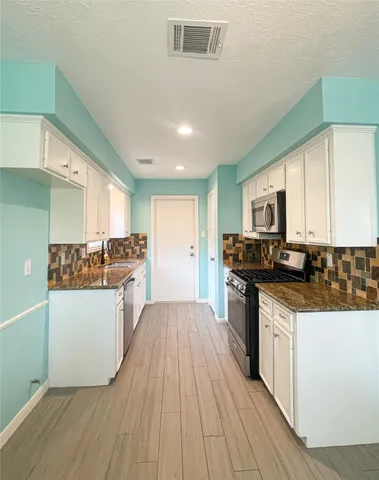 $1,800 | 13607 Fernhill Drive, Sugar Land, TX 77498